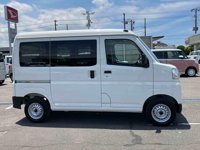 ハイゼットカーゴデラックス　４ＷＤ電子制御４ＷＤ　リヤヒーター　オートライト　プライバシーガラス　フロントパワーウィンドウ　オーバーヘッドシェルフ　キーレスエントリー　コーナーセンサー　衝突被害軽減ブレーキ（千葉県）の中古車