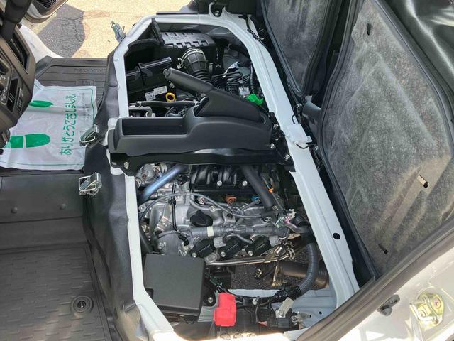 ハイゼットカーゴデラックス　４ＷＤ電子制御４ＷＤ　リヤヒーター　オートライト　プライバシーガラス　フロントパワーウィンドウ　オーバーヘッドシェルフ　キーレスエントリー　コーナーセンサー　衝突被害軽減ブレーキ（千葉県）の中古車