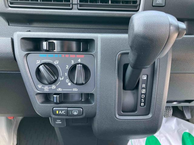 ハイゼットカーゴデラックス　４ＷＤ電子制御４ＷＤ　リヤヒーター　オートライト　プライバシーガラス　フロントパワーウィンドウ　オーバーヘッドシェルフ　キーレスエントリー　コーナーセンサー　衝突被害軽減ブレーキ（千葉県）の中古車