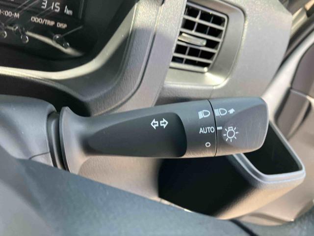 ハイゼットカーゴデラックス　４ＷＤ電子制御４ＷＤ　リヤヒーター　オートライト　プライバシーガラス　フロントパワーウィンドウ　オーバーヘッドシェルフ　キーレスエントリー　コーナーセンサー　衝突被害軽減ブレーキ（千葉県）の中古車