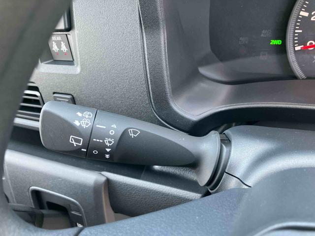 ハイゼットカーゴデラックス　４ＷＤ電子制御４ＷＤ　リヤヒーター　オートライト　プライバシーガラス　フロントパワーウィンドウ　オーバーヘッドシェルフ　キーレスエントリー　コーナーセンサー　衝突被害軽減ブレーキ（千葉県）の中古車