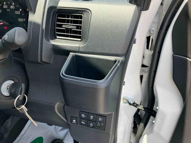 ハイゼットカーゴデラックス　４ＷＤ電子制御４ＷＤ　リヤヒーター　オートライト　プライバシーガラス　フロントパワーウィンドウ　オーバーヘッドシェルフ　キーレスエントリー　コーナーセンサー　衝突被害軽減ブレーキ（千葉県）の中古車