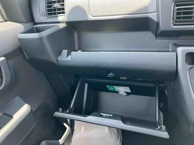 ハイゼットカーゴデラックス　４ＷＤ電子制御４ＷＤ　リヤヒーター　オートライト　プライバシーガラス　フロントパワーウィンドウ　オーバーヘッドシェルフ　キーレスエントリー　コーナーセンサー　衝突被害軽減ブレーキ（千葉県）の中古車