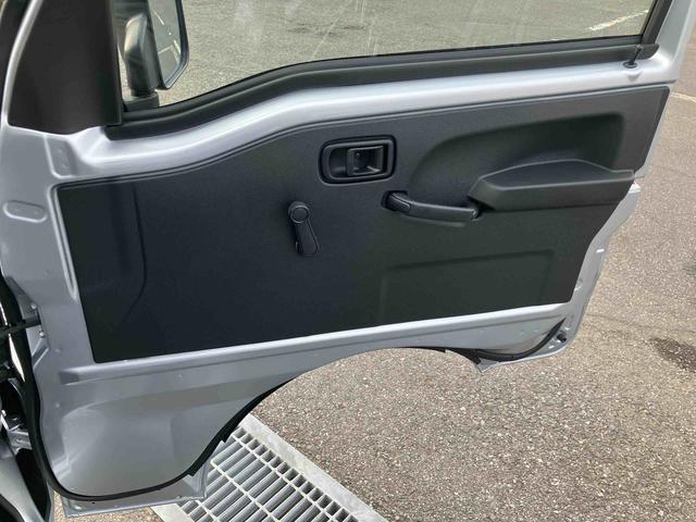ハイゼットトラックスタンダードＣＶＴ　衝突被害軽減ブレーキ　コーナーセンサー　横滑り防止装置　オートライト　アイドリングストップ　スピーカー一体型ＡＭ／ＦＭラジオ　エアコン　パワステ（千葉県）の中古車