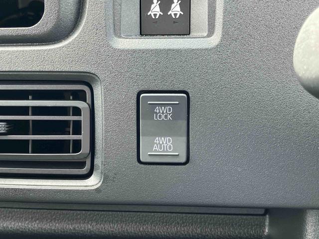 ハイゼットカーゴデラックス　４ＷＤ電子制御４ＷＤ　リヤヒーター　オートライト　プライバシーガラス　フロントパワーウィンドウ　オーバーヘッドシェルフ　キーレスエントリー　コーナーセンサー　衝突被害軽減ブレーキ（千葉県）の中古車