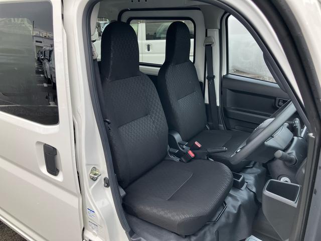 ハイゼットカーゴデラックス　４ＷＤ電子制御４ＷＤ　リヤヒーター　オートライト　プライバシーガラス　フロントパワーウィンドウ　オーバーヘッドシェルフ　キーレスエントリー　コーナーセンサー　衝突被害軽減ブレーキ（千葉県）の中古車