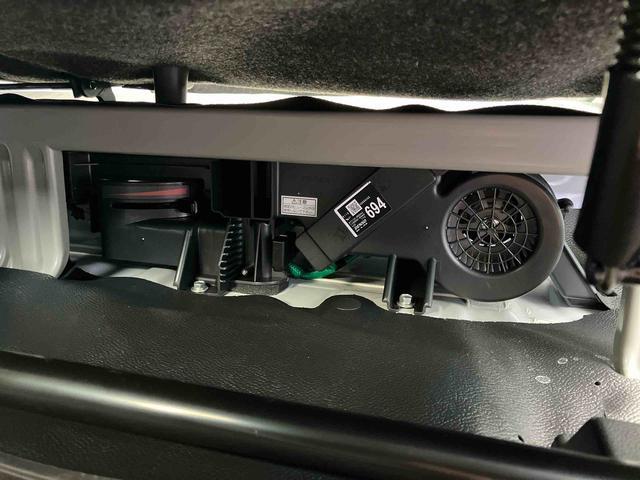 ハイゼットカーゴデラックス　４ＷＤ電子制御４ＷＤ　リヤヒーター　オートライト　プライバシーガラス　フロントパワーウィンドウ　オーバーヘッドシェルフ　キーレスエントリー　コーナーセンサー　衝突被害軽減ブレーキ（千葉県）の中古車