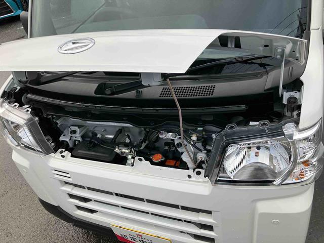 ハイゼットカーゴデラックス　４ＷＤ電子制御４ＷＤ　リヤヒーター　オートライト　プライバシーガラス　フロントパワーウィンドウ　オーバーヘッドシェルフ　キーレスエントリー　コーナーセンサー　衝突被害軽減ブレーキ（千葉県）の中古車