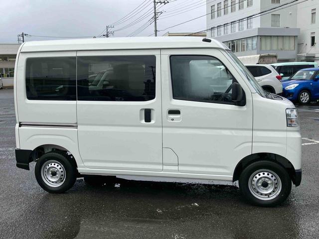 ハイゼットカーゴデラックス　４ＷＤ電子制御４ＷＤ　リヤヒーター　オートライト　プライバシーガラス　フロントパワーウィンドウ　オーバーヘッドシェルフ　キーレスエントリー　コーナーセンサー　衝突被害軽減ブレーキ（千葉県）の中古車