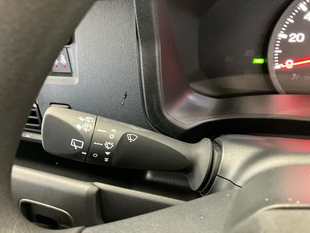 ハイゼットカーゴデラックス　４ＷＤ電子制御４ＷＤ　リヤヒーター　オートライト　プライバシーガラス　フロントパワーウィンドウ　オーバーヘッドシェルフ　キーレスエントリー　コーナーセンサー　衝突被害軽減ブレーキ（千葉県）の中古車