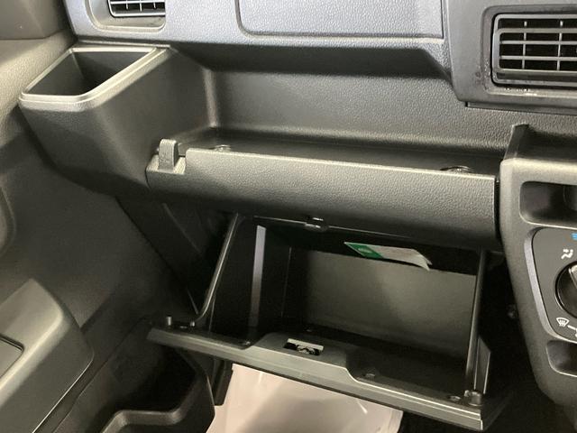ハイゼットカーゴデラックス　４ＷＤ電子制御４ＷＤ　リヤヒーター　オートライト　プライバシーガラス　フロントパワーウィンドウ　オーバーヘッドシェルフ　キーレスエントリー　コーナーセンサー　衝突被害軽減ブレーキ（千葉県）の中古車