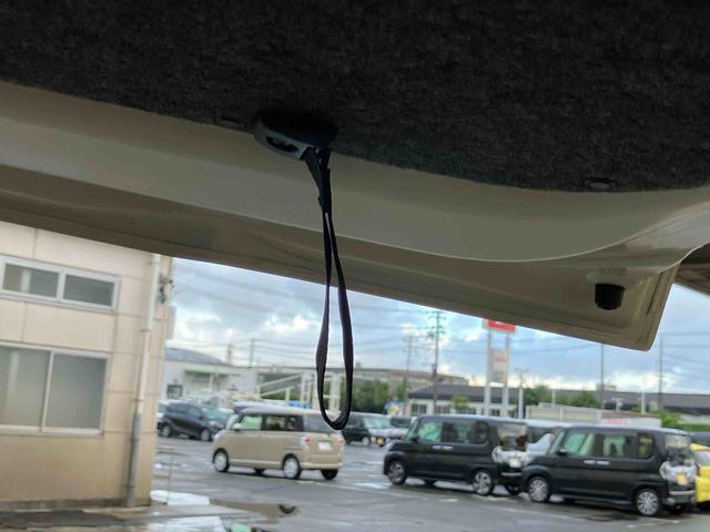 ハイゼットカーゴデラックス　４ＷＤ電子制御４ＷＤ　リヤヒーター　オートライト　プライバシーガラス　フロントパワーウィンドウ　オーバーヘッドシェルフ　キーレスエントリー　コーナーセンサー　衝突被害軽減ブレーキ（千葉県）の中古車