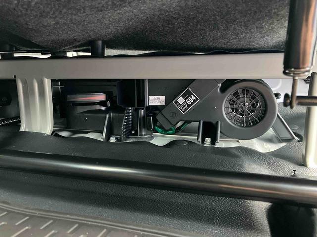 ハイゼットカーゴデラックス　４ＷＤ電子制御４ＷＤ　リヤヒーター　オートライト　プライバシーガラス　フロントパワーウィンドウ　オーバーヘッドシェルフ　キーレスエントリー　コーナーセンサー　衝突被害軽減ブレーキ（千葉県）の中古車