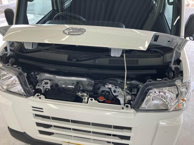 ハイゼットカーゴデラックス　４ＷＤ電子制御４ＷＤ　リヤヒーター　オートライト　プライバシーガラス　フロントパワーウィンドウ　オーバーヘッドシェルフ　キーレスエントリー　コーナーセンサー　衝突被害軽減ブレーキ（千葉県）の中古車