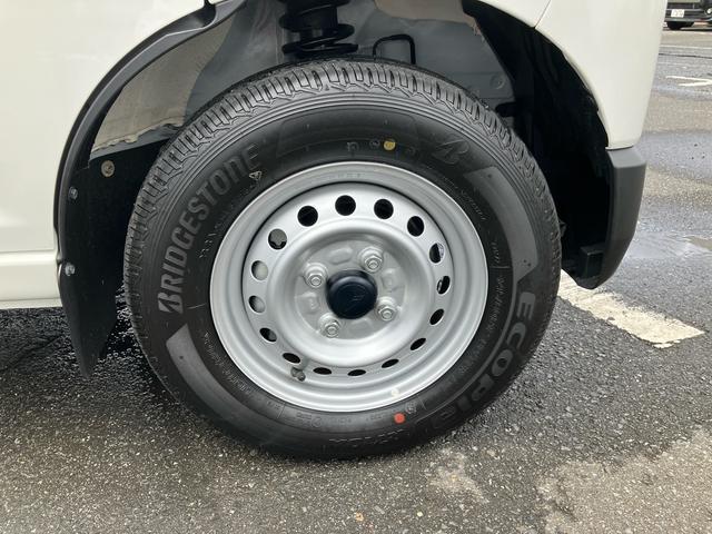 ハイゼットカーゴデラックス　４ＷＤ電子制御４ＷＤ　リヤヒーター　オートライト　プライバシーガラス　フロントパワーウィンドウ　オーバーヘッドシェルフ　キーレスエントリー　コーナーセンサー　衝突被害軽減ブレーキ（千葉県）の中古車