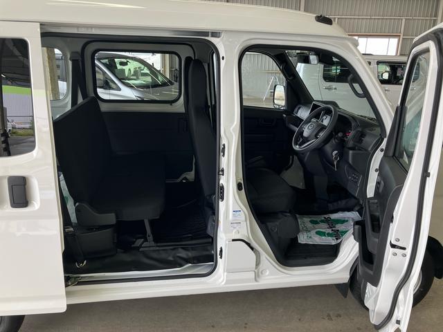 ハイゼットカーゴデラックス　４ＷＤ電子制御４ＷＤ　リヤヒーター　オートライト　プライバシーガラス　フロントパワーウィンドウ　オーバーヘッドシェルフ　キーレスエントリー　コーナーセンサー　衝突被害軽減ブレーキ（千葉県）の中古車
