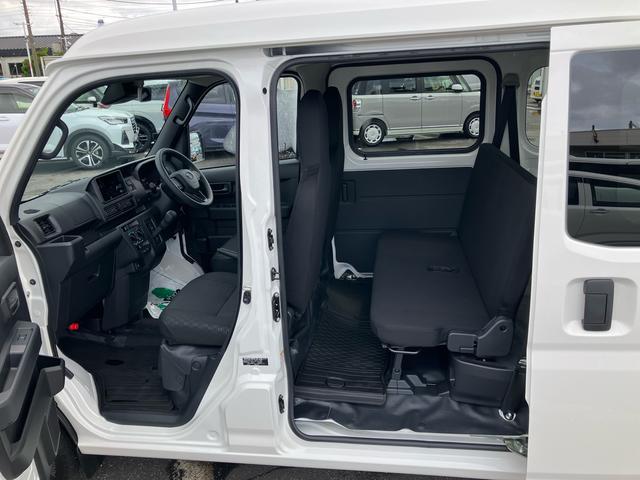 ハイゼットカーゴデラックス　４ＷＤ電子制御４ＷＤ　リヤヒーター　オートライト　プライバシーガラス　フロントパワーウィンドウ　オーバーヘッドシェルフ　キーレスエントリー　コーナーセンサー　衝突被害軽減ブレーキ（千葉県）の中古車