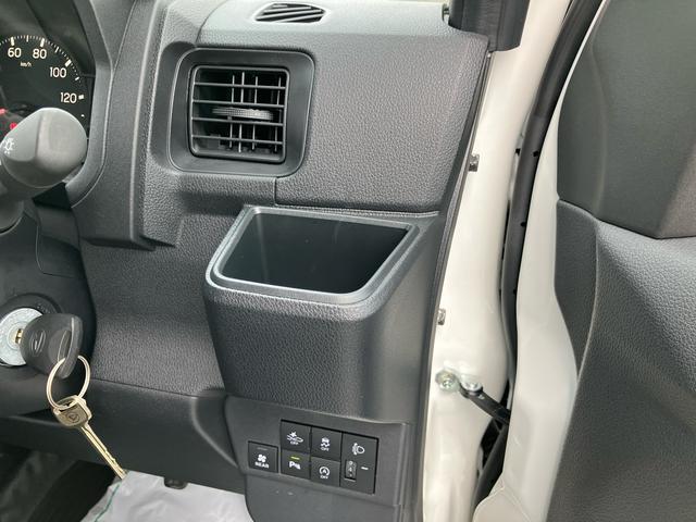 ハイゼットカーゴデラックス　４ＷＤ電子制御４ＷＤ　リヤヒーター　オートライト　プライバシーガラス　フロントパワーウィンドウ　オーバーヘッドシェルフ　キーレスエントリー　コーナーセンサー　衝突被害軽減ブレーキ（千葉県）の中古車