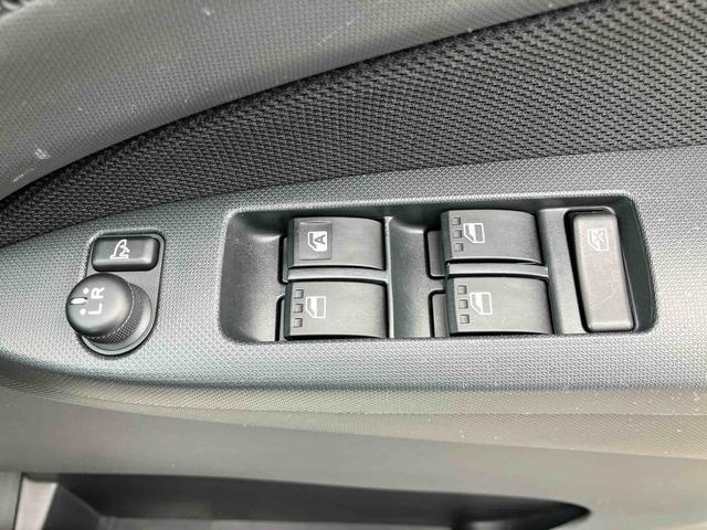 ムーヴカスタム　Ｘ　ＶＳスマートセレクションＳＡ衝突被害軽減ブレーキ　横滑り防止装置　空転防止装置　オートライト　ＬＥＤヘッドライト　トップシェイドガラス　アイドリングストップ　ＣＤチューナー　前席大型アームレスト付ベンチシート　アルミホイール（千葉県）の中古車