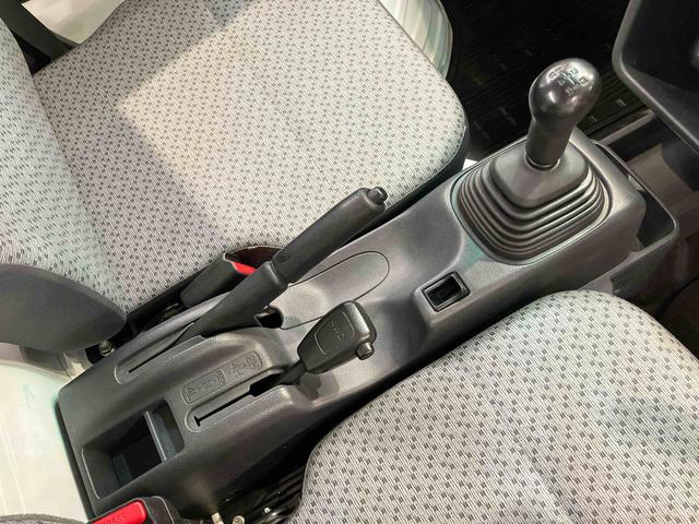 キャリイトラックＫＣエアコン・パワステ農繁仕様　４ＷＤ５速マニュアル　副変速機　デフロック　荷台ライト　テールゲートチェーン　スピーカー一体型ＡＭ／ＦＭラジオ　エアコン　パワーステアリング（千葉県）の中古車