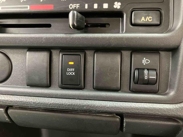 キャリイトラックＫＣエアコン・パワステ農繁仕様　４ＷＤ５速マニュアル　副変速機　デフロック　荷台ライト　テールゲートチェーン　スピーカー一体型ＡＭ／ＦＭラジオ　エアコン　パワーステアリング（千葉県）の中古車
