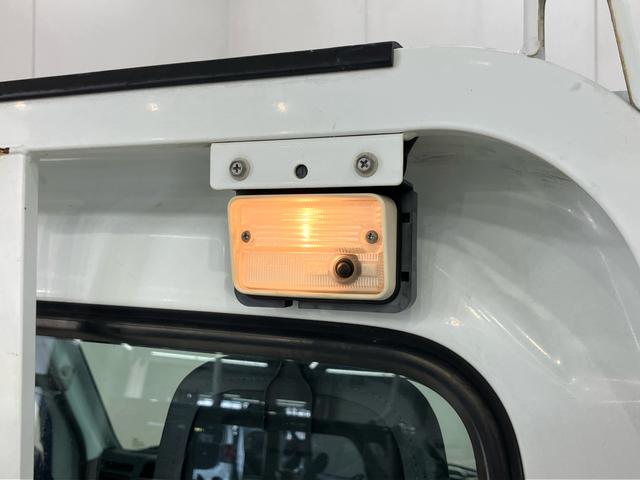 キャリイトラックＫＣエアコン・パワステ農繁仕様　４ＷＤ５速マニュアル　副変速機　デフロック　荷台ライト　テールゲートチェーン　スピーカー一体型ＡＭ／ＦＭラジオ　エアコン　パワーステアリング（千葉県）の中古車