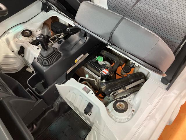 キャリイトラックＫＣエアコン・パワステ農繁仕様　４ＷＤ５速マニュアル　副変速機　デフロック　荷台ライト　テールゲートチェーン　スピーカー一体型ＡＭ／ＦＭラジオ　エアコン　パワーステアリング（千葉県）の中古車