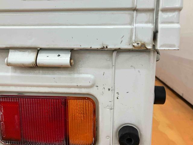 キャリイトラックＫＣエアコン・パワステ農繁仕様　４ＷＤ５速マニュアル　副変速機　デフロック　荷台ライト　テールゲートチェーン　スピーカー一体型ＡＭ／ＦＭラジオ　エアコン　パワーステアリング（千葉県）の中古車
