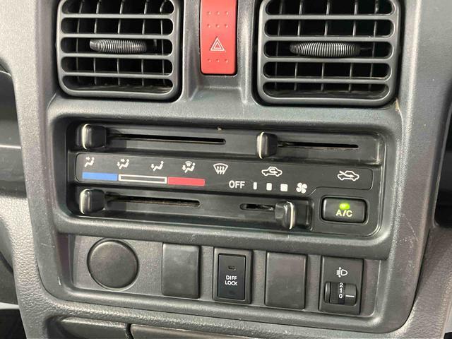 キャリイトラックＫＣエアコン・パワステ農繁仕様　４ＷＤ５速マニュアル　副変速機　デフロック　荷台ライト　テールゲートチェーン　スピーカー一体型ＡＭ／ＦＭラジオ　エアコン　パワーステアリング（千葉県）の中古車