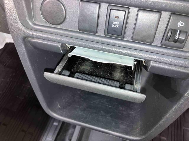 キャリイトラックＫＣエアコン・パワステ農繁仕様　４ＷＤ５速マニュアル　副変速機　デフロック　荷台ライト　テールゲートチェーン　スピーカー一体型ＡＭ／ＦＭラジオ　エアコン　パワーステアリング（千葉県）の中古車
