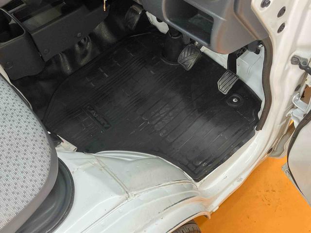 キャリイトラックＫＣエアコン・パワステ農繁仕様　４ＷＤ５速マニュアル　副変速機　デフロック　荷台ライト　テールゲートチェーン　スピーカー一体型ＡＭ／ＦＭラジオ　エアコン　パワーステアリング（千葉県）の中古車