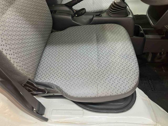 キャリイトラックＫＣエアコン・パワステ農繁仕様　４ＷＤ５速マニュアル　副変速機　デフロック　荷台ライト　テールゲートチェーン　スピーカー一体型ＡＭ／ＦＭラジオ　エアコン　パワーステアリング（千葉県）の中古車