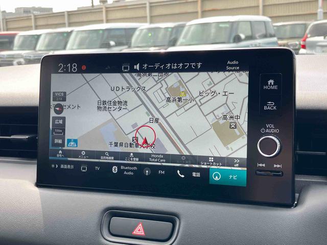 ヴェゼルｅ：ＨＥＶ　ＺＤＰオーディオ／ナビ／ＢＴ／ＴＶ／全周囲カメラ／ステアスイッチ　ＥＴＣ２．０　ワイヤレス充電　ＬＥＤヘッド＆フォグランプ　１８インチアルミ　クルコン　ダウンヒルアシスト　ＢＳＭ　衝突被害軽減ブレーキ（千葉県）の中古車
