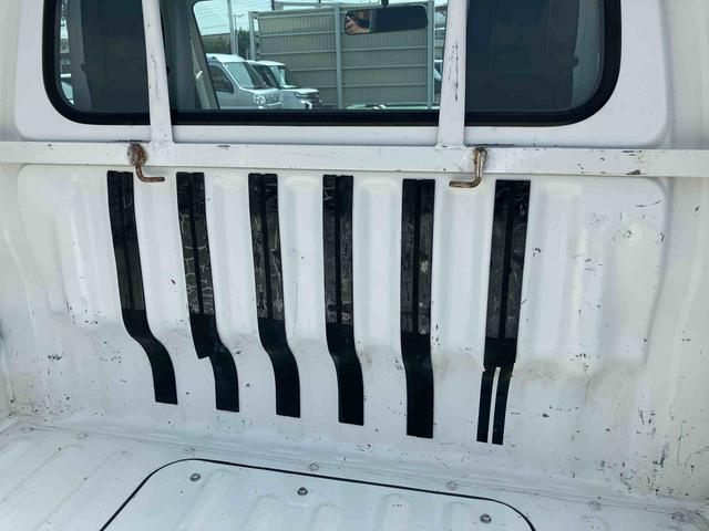 ハイゼットトラック農用スペシャル４ＷＤ　５速マニュアル　荷台三方開　荷台作業灯　４枚リーフスプリング　リヤデフロック　ＣＤチューナー・ＡＭ／ＦＭラジオ　エアコン　パワーステアリング　サイドレバー式駐車ブレーキ　ハロゲンヘッドランプ（千葉県）の中古車