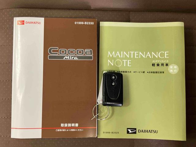 ミラココアココアＸスペシャルコーデＣＤラジオチューナー　ＡＵＸ接続　キーフリーシステム　チルトステアリング　運転席シートリフター　バニティーミラー付き左右サンバイザー　助手席シートバックポケット＋ショッピングフック　スペアータイヤ（千葉県）の中古車