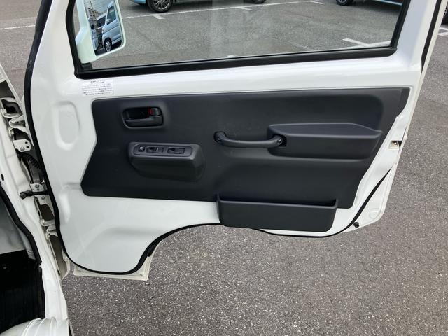キャリイトラックＫＸ５速ＡＧＳ　ＡＢＳ　デュアルエアバッグ　ＣＤチューナー　ハロゲンフォグランプ　荷台ライト　テールゲートチェーン　パワーウインドウ　キーレスエントリー（千葉県）の中古車