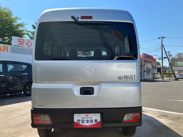 ハイゼットカーゴデラックス衝突回避支援システム　横滑り防止装置　アイドリングストップ機構　前後コーナーセンサー　オートライト　オートハイビーム　オーバーヘッドシェルフ　ＡＭ．ＦＭラジオチューナー　前席パワーウインドウ（千葉県）の中古車
