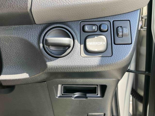 ヴィッツＦＣＤチューナー・ＵＳＢ・ＡＵＸ接続　電動格納ドアミラー　キーレスエントリー　サイドレバー式パーキングブレーキ　チルトステアリング　シートリフター　スモークガラス　リヤワイパー　ハロゲンヘッドランプ（千葉県）の中古車