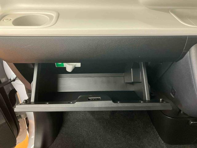 ムーヴキャンバスストライプスＧパイオニア製バックカメラ連動フルセグナビ　ブルートゥース対応　置きラクボックス　ホットカップホルダー　オートライト　オートハイビーム　前席シートヒーター　　ホールド機能付き電動パーキングブレーキ（千葉県）の中古車