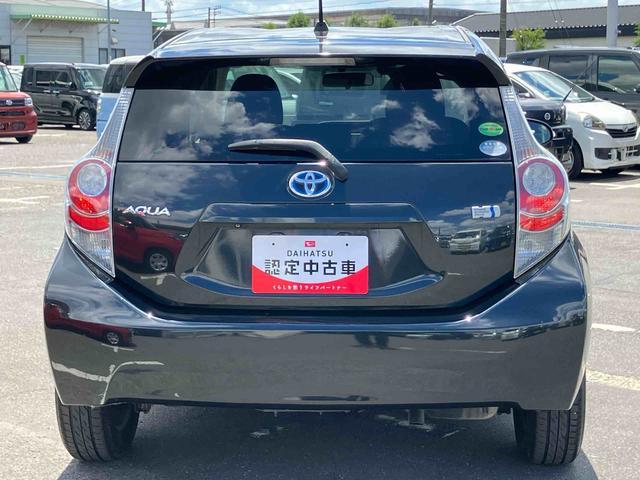 アクアＧナビ・ワンセグ・ＣＤ・ＡＵＸ接続　バックカメラ　ＥＴＣ　ハイブリッド　ＬＥＤヘッドランプ　オートライト　オートエアコン　シートリフター　キーフリー　スモークガラス　革巻ステアリング　スペアタイヤ（千葉県）の中古車