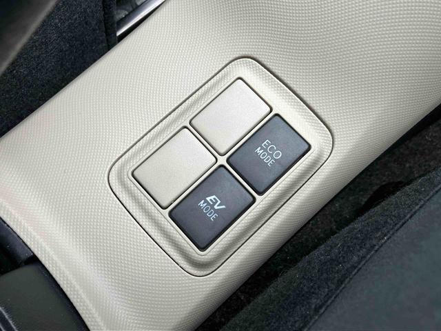 アクアＧナビ・ワンセグ・ＣＤ・ＡＵＸ接続　バックカメラ　ＥＴＣ　ハイブリッド　ＬＥＤヘッドランプ　オートライト　オートエアコン　シートリフター　キーフリー　スモークガラス　革巻ステアリング　スペアタイヤ（千葉県）の中古車