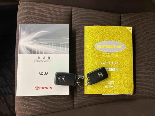 アクアＧバックカメラ連動フルセグナビ　ブルートゥース対応　ＥＴＣ　プッシュエンジンスタート　キーフリーシステム　チルト＆テレスコピックステアリング　運転席シートアジャスター　バニティーミラー付きサンバイザー（千葉県）の中古車