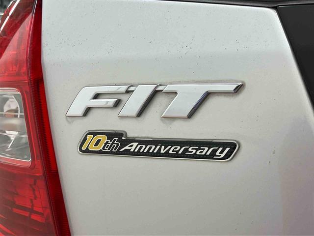 フィットＧ・１０ｔｈアニバーサリーナビ／ＤＴＶ／ＣＤ／ＤＶＤ／バックカメラ　ＥＴＣ　ディスチャージヘッドライト　スマートキー　イモビライザー　電動格納ドアミラー　ドアミラーウインカー　チップアップシート（千葉県）の中古車