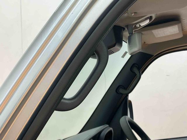 ハイゼットカーゴクルーズ左右分割可倒式リヤシート　プッシュボタンスターター　電動格納式カラードドアミラー　衝突被害軽減ブレーキ　コーナーセンサー　オーバーヘッドシェルフ　荷室ＬＥＤルームランプ　スライドドアイージークローザー（千葉県）の中古車