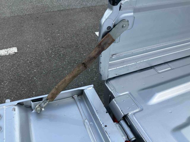ハイゼットトラックエクストラ４ＷＤ　５速マニュアル　ＥＴＣ　パワーウィンドウ　荷台三方開　荷台作業灯　リヤ４枚リーフ　ハロゲンフォグランプ　ボディー同色ドアミラー　バッテリカバー　大型ヘッドレスト　マニュアルエアコン　キーレス（千葉県）の中古車