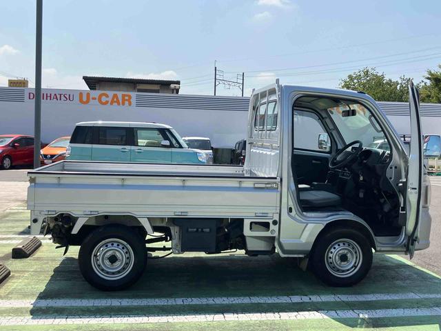 キャリイトラックＫＣスペシャルパートタイム４ＷＤ　パワーウインドウ　キーレスエントリー　デュアルエアバック　マニュアルレベリング機能付ハロゲンヘッドライト　ＦＭ．ＡＭラジオチューナー　運転席シートバックポケット（千葉県）の中古車