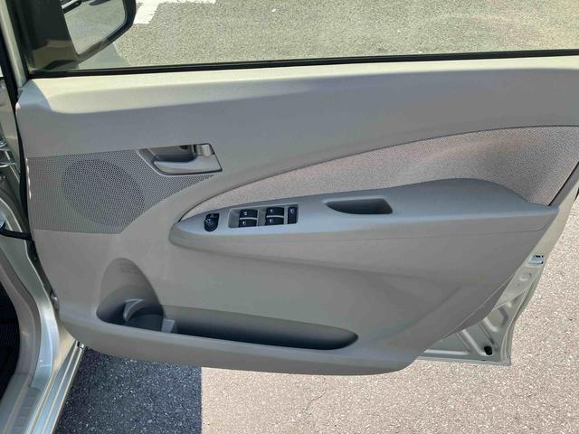 ムーヴＬコーナーセンサー　ＣＤ／ＡＭ／ＦＭラジオ　ＡＵＸ接続　アイドリングストップ　オートエアコン　キーレスエントリー　スモークガラス　盗難防止アラーム　ハロゲンヘッドランプ　足踏み式パーキングブレーキ（千葉県）の中古車