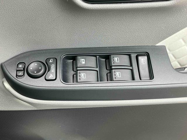 タントＸセレクションナビ／ＴＶ／ＤＶＤ／ＢＴ／ＵＳＢ　Ｂカメラ　ＬＥＤヘッドランプ　オートライト　左側電動スライドドア　前後コーナーセンサー　シートヒーター　キーフリー　プッシュスタート　足踏み式駐車ブレーキ　ステリモ（千葉県）の中古車