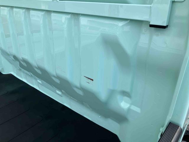 ハイゼットトラックスタンダード４ＷＤ／ＣＶＴ　荷台三方開　衝突被害軽減ブレーキ　横滑り防止装置　コーナーセンサー　オートライト　オートハイビーム　トップシェイドガラス　オーバーヘッドシェルフ　アイドリングストップ　ＡＭ／ＦＭラジオ（千葉県）の中古車