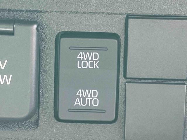 ハイゼットトラックスタンダード４ＷＤ／ＣＶＴ　荷台三方開　衝突被害軽減ブレーキ　横滑り防止装置　コーナーセンサー　オートライト　オートハイビーム　トップシェイドガラス　オーバーヘッドシェルフ　アイドリングストップ　ＡＭ／ＦＭラジオ（千葉県）の中古車